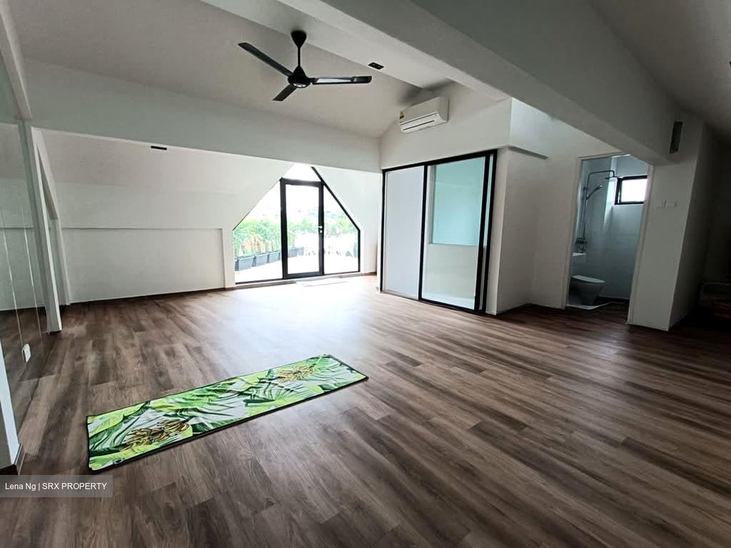 Tai Hwan Garden (D19), Terrace #563438081
